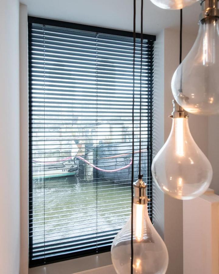شقة Beautiful Amstel Houseboat أمستردام المظهر الخارجي الصورة